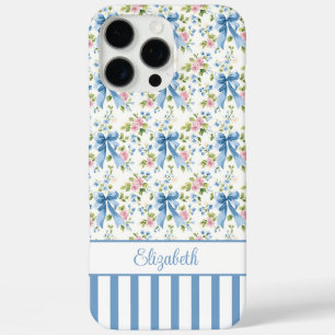 Coques iPhone 16 Pro Max Nœuds Coquette Bleus Avec Fleurs Monogrammées