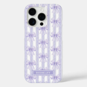 Coques iPhone 16 Pro Nœuds Coquette Violets sur Monogramme à Rayures