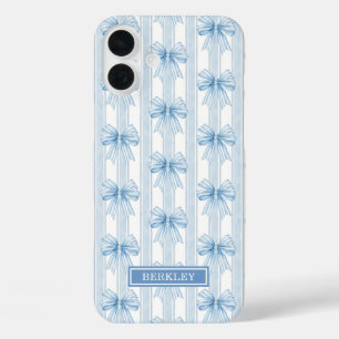 Coques iPhone 16 Plus Nœuds Coquettes Bleus sur Monogramme à Rayures
