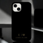 Coque Pour iPhone 14 Nom de monogramme minimaliste en or noir classique<br><div class="desc">Élevez votre smartphone avec notre coque iphone de nom Monogramme minimaliste moderne classique élégant. Ce coque méticuleusement conçu allie élégance intemporelle et minimalisme contemporain. Conçu à la perfection, il protège non seulement votre appareil, mais ajoute également une touche de style personnalisé. Les options de personnalisation de monogramme et de nom...</div>