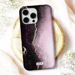 Coque iPhone 15 Pro Max Ombre Purple Bourgogne avec Monogramme Gold Modern<br><div class="desc">Protégez votre téléphone avec élégance grâce à cet élégant coque iphone "Ethereal Mist", au design captivant et aux accents métalliques imitant. Parfait pour les amateurs de luxe et d'art moderne, ce coque est disponible pour de nombreux modèles iPhone et Samsung, offrant à la fois des options Barely There et Tough...</div>
