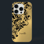 Coque iPhone 15 Pro Ornement Arrière - plan d'or métallique<br><div class="desc">Élégant ornement en dentelle tourbée noire sur une image de l'or métallique brossé en aluminium.</div>