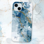 Coque iPhone 15 Mini Parties scintillant Abstraite bleue/or Monogramme<br><div class="desc">Customisez ce design unique et élégant,  avec des tons clairs et des plaques d'encre d'alcool foncé avec des veines en faux parties scintillant or. Comprend deux champs de texte monogramme initiaux.</div>