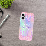 Coques iPhone 16 Parties scintillant arc-en-ciel goutte rose monogr<br><div class="desc">Un arrière - plan holographique branché aux couleurs pastel unicorne et arc-en-ciel rose, violet, or rose, vert menthe. Décoré avec des gouttes de parties scintillant en or rose, rose et violet. Personnalisez et ajoutez un nom, et des initiales monographiques en lettres violettes et blanches. Un peu de glamour quotidien pour...</div>