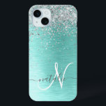 Coque iPhone 15 Mini Parties scintillant argentée turquoise en métal br<br><div class="desc">Personnalisez facilement ce design branché de boîtier de téléphone chic avec une jolie parties scintillant brillante en argent sur un arrière - plan métallique brossé turquoise.</div>