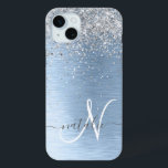Coque iPhone 15 Mini Parties scintillant en argent brossé bleu Nom du m<br><div class="desc">Personnalisez facilement ce design branché de boîtier de téléphone chic avec une jolie parties scintillant brillante en argent sur un arrière - plan métallique brossé bleu.</div>