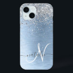 Coque Pour iPhone 15 Parties scintillant en argent brossé bleu Nom du m<br><div class="desc">Personnalisez facilement ce design branché de boîtier de téléphone chic avec une jolie parties scintillant brillante en argent sur un arrière - plan métallique brossé bleu.</div>