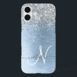 Coques iPhone 16 Plus Parties scintillant en argent brossé bleu Nom du m<br><div class="desc">Personnalisez facilement ce design branché de boîtier de téléphone chic avec une jolie parties scintillant brillante en argent sur un arrière - plan métallique brossé bleu.</div>