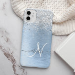 Coque Pour iPhone 14 Plus Parties scintillant en argent brossé bleu Nom du m<br><div class="desc">Personnalisez facilement ce design branché de boîtier de téléphone chic avec une jolie parties scintillant brillante en argent sur un arrière - plan métallique brossé bleu.</div>
