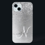 Coque iPhone 15 Mini Parties scintillant en métal brossé argenté Nom du<br><div class="desc">Personnalisez facilement ce design branché de boîtier de téléphone chic avec une jolie parties scintillant brillante en argent sur un arrière - plan métallique brossé en argent.</div>