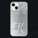 Coque Pour iPhone 14 Parties scintillant en métal brossé argenté Nom du<br><div class="desc">Personnalisez facilement ce design branché de boîtier de téléphone chic avec une jolie parties scintillant brillante en argent sur un arrière - plan métallique brossé en argent.</div>