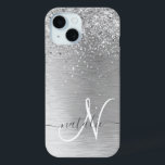 Coque Pour iPhone 15 Parties scintillant en métal brossé argenté Nom du<br><div class="desc">Personnalisez facilement ce design branché de boîtier de téléphone chic avec une jolie parties scintillant brillante en argent sur un arrière - plan métallique brossé en argent.</div>