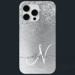 Coque iPhone 15 Pro Max Parties scintillant en métal brossé argenté Nom du<br><div class="desc">Personnalisez facilement ce design branché de boîtier de téléphone chic avec une jolie parties scintillant brillante en argent sur un arrière - plan métallique brossé en argent.</div>