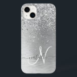 Coque Pour iPhone 14 Plus Parties scintillant en métal brossé argenté Nom du<br><div class="desc">Personnalisez facilement ce design branché de boîtier de téléphone chic avec une jolie parties scintillant brillante en argent sur un arrière - plan métallique brossé en argent.</div>