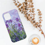 Case-Mate iPhone Case Paysage floral des Irises pourpres Claude Monet<br><div class="desc">Un iPhone 12 coque avec le tableau de l'artiste français Claude Monet (1840-1926),  Purple Irises (vers 1917). Fleurs violettes pivotantes avec un arrière - plan lilas tacheté.</div>