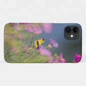Coques Case-Mate iPhone Petit oiseau jaune dans les fleurs (Dos (Horizontal))