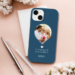 Coque Pour iPhone 14 Photo Monogramme Coeur romantique Coodinate Modern<br><div class="desc">Photo Monogramme Coeur romantique Coodinates Moderne dispose de votre photo préférée avec votre monogramme et coordonnées personnalisées de longitude et de latitude qui vous sont spéciales dans la typographie script moderne. Un cadeau parfait pour l'anniversaire, Noël, mariage, mariée, future mariée, Saint Valentin et bien plus encore. Conçu par ©Evco Studio...</div>