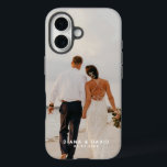 Coques iPhone 16 Photo personnalisée personnalisée<br><div class="desc">Transformez vos souvenirs les plus heureux en un coque iphone personnalisé. Un cadeau de conservation unique que vous pouvez ajouter votre photo et votre nom pour en faire votre propre. Ça fait un cadeau génial pour les jeunes mariés.</div>