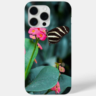 Coque iPhone 15 Pro Max Photographie de papillon sur fleur rose