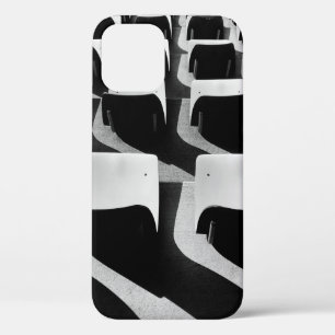 Case-Mate iPhone Case Photographie en niveaux de gris de chaises sans pe