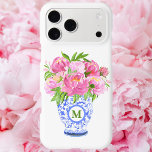 Coque iPhone 15 Mini Pies roses Chinoiserie Vase Green Monogramme<br><div class="desc">Qui n'aime pas les pivoines ? Ils sont si beaux dans ce vase bleu et blanc. Vous pourrez toujours trouver votre téléphone avec ces fleurs roses en fleurs. Personnalisez avec une initiale. Ce motif de pivoine peut être trouvé sur d'autres articles dans ma boutique,  PageCreative Designs.</div>