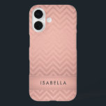 Coques iPhone 16 Pink & Black Chevron Faux Rose Gold Foil Monogramm<br><div class="desc">Protégez votre téléphone portable avec style grâce à ce boîtier téléphonique moderne et chic Samsung Galaxy S9. La conception de couverture est composée d'un joli motif en zig-zag en feuille d'or faux rose rose avec bande, et de votre nom ou autre texte customisé dans une police de typographie noire simple....</div>