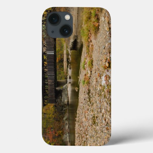 Coques Case-Mate iPhone Pont couvert de la rivière à l'automne (Verso)