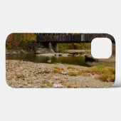 Coques Case-Mate iPhone Pont couvert de la rivière à l'automne (Verso (horizontal))