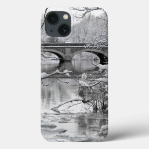 Etui iPhone 13 Pont de voûte au-dessus de rivière congelée en