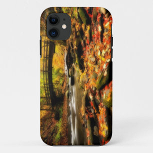 Coques Pour iPhone Pont en bois et crique dans l'automne
