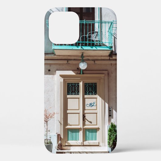 Coques Case-Mate iPhone Porte en bois Brown sur bâtiment en béton blanc (Verso)