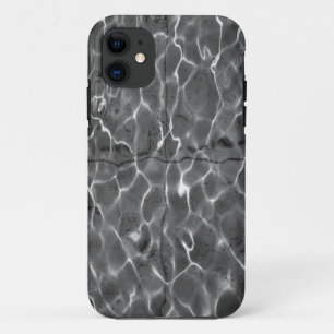 Coque iPhone 11 Réflexions de la lumière sur l'eau : Noir et blanc