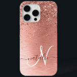 Coque iPhone 15 Pro Max Rose Gold brossé Parties scintillant métallique No<br><div class="desc">Personnalisez facilement ce design branché de boîtier de téléphone chic avec une jolie parties scintillant brillante en or rose sur un arrière - plan métallique brossé en or rose.</div>