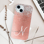 Coque Pour iPhone 15 Rose Gold brossé Parties scintillant métallique No<br><div class="desc">Personnalisez facilement ce boîtier de téléphone design chic branché avec une jolie parties scintillant brillante en argent sur un arrière - plan métallique brossé en or rose.</div>