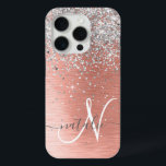 Coque iPhone 15 Pro Rose Gold Jolie fille Parties scintillant argent b<br><div class="desc">Personnalisez facilement ce design branché de boîtier de téléphone chic avec une jolie parties scintillant brillante en argent sur un arrière - plan métallique brossé en or rose.</div>