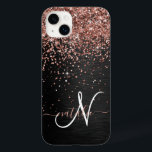 Coque Pour iPhone 14 Plus Rose personnalisé Parties scintillant or noir Étin<br><div class="desc">Personnalisez facilement ce design élégant et branché d'étui téléphonique avec une jolie parties scintillant brillante en or rose sur un arrière - plan métallique brossé noir.</div>