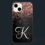 Coque Pour iPhone 14 Rose personnalisé Parties scintillant or noir Étin<br><div class="desc">Personnalisez facilement ce design élégant et branché d'étui téléphonique avec une jolie parties scintillant brillante en or rose sur un arrière - plan métallique brossé noir.</div>