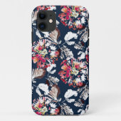 Coques Case-Mate iPhone Rouge, fleurs blanches sur bleu. (Dos)