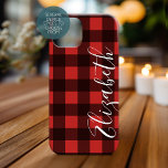 Coques Pour iPhone Rustique rouge noir de Buffalo Plaid - peut modifi<br><div class="desc">Un design rustique et robuste avec une zone pour monogrammes. Un motif classique et traditionnel qui existe depuis des années. Si vous devez ajuster l'illustration ou modifier la police,  vous pouvez cliquer sur la zone personnaliser. Cela vous mènera à l'outil de conception où vous pouvez effectuer de nombreux changements.</div>
