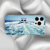Ski nautique derrière un bateau à grande vitesse p
