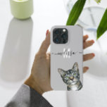 Coque Pour iPhone 14 Sneaky Peeking Chat Nom du monogramme<br><div class="desc">Cette conception peut être personnalisée dans la zone fournie en modifiant la photo et/ou le texte. Vous pouvez également le customiser en cliquant sur Personnaliser ce Modèle, puis en choisissant l'option cliquer pour customiser et supprimer ou modifier la couleur de l'arrière - plan, ajouter du texte, modifier la couleur ou...</div>