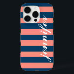 Coques iPhone 16 Pro Stripes de corail et de marine Nom du monogramme d<br><div class="desc">Habille et protège ton iphone avec un design motif rayé preppy,  moderne et audacieux qui est personnalisé monogrammed avec ton prénom dans une police de script en minuscules. Marine foncée / bleu indigo et rose corail / pêche rayures horizontales contrastées avec le texte blanc.</div>
