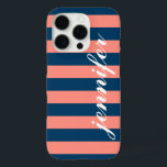 Coques iPhone 16 Pro Stripes de corail et de marine Nom du monogramme d<br><div class="desc">Habille et protège ton iphone avec un design motif rayé preppy,  moderne et audacieux qui est personnalisé monogrammed avec ton prénom dans une police de script en minuscules. Marine foncée / bleu indigo et rose corail / pêche rayures horizontales contrastées avec le texte blanc.</div>