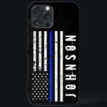 Coques Pour iPhone Style désorganisé Drapeau de police Nom personnali<br><div class="desc">Ce boîtier téléphonique unique est doté d'un mince drapeau bleu sur le thème du drapeau de la police au centre dans un style robuste fissuré et en détresse. Sur le côté de ceci est un endroit pour votre prénom ou nom unique de votre destinataire.</div>