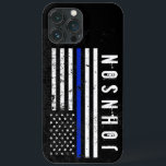 Coques Pour iPhone Style désorganisé Drapeau de police Nom personnali<br><div class="desc">Ce boîtier téléphonique unique est doté d'un mince drapeau bleu sur le thème du drapeau de la police au centre dans un style robuste fissuré et en détresse. Sur le côté de ceci est un endroit pour votre prénom ou nom unique de votre destinataire.</div>