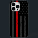 Coque Pour Pour iPhone 14 Pro Max Style foncé et robuste | Secourt d'incendie de lig<br><div class="desc">Un coque OtterBox iPhone avec un drapeau Firefighter de style sombre et en détresse avec une ligne rouge vibrante qui traverse le centre. Dans l'arrière - plan se trouve un drapeau américain sombre qui est assez subtil pour voler sous le radar, mais assez frappant pour être une démonstration claire de...</div>