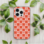 Coque iPhone 15 Pro Super Retro Romantique Amour Coeur rouge Checkerbo<br><div class="desc">Super Retro Romantic Love Heart Red Checkerboard iPhone 15 Pro Coques dispose d'un simple motif de damier rouge avec super rétro coeur d'amour romantique. Un cadeau parfait pour elle pour la Saint Valentin, l'anniversaire, maman pour la Fête des Mères, petite amie, amoureuse pour Noël et les vacances. Conçu par ©Evco...</div>