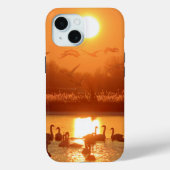 Coques Case-Mate iPhone Swans dans le lac au coucher du soleil (Verso)