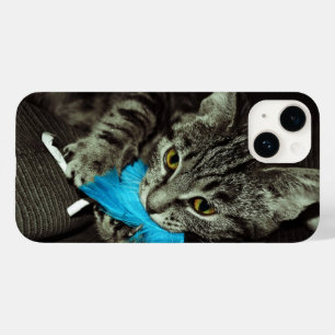 Coque Pour iPhone 14 Tabby Cat avec plume par Shirley Taylor
