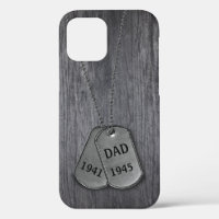 Tags de chien militaire sur bois